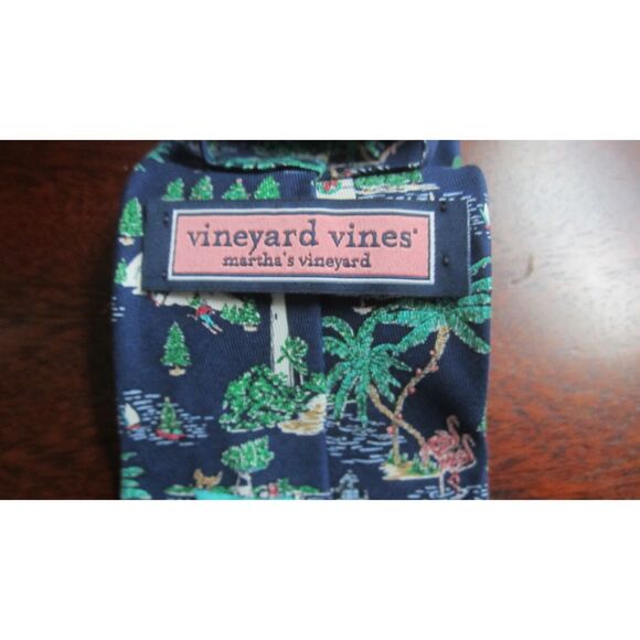NWT VINEYARD VINES CHRISTMAS SILK TIE  CALLED HOLIDAY TOILE  NAUTICAL  SO PRETTY - Picture 4 of 5